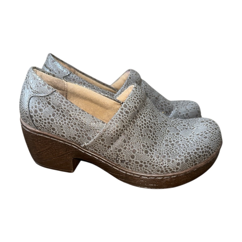 B.O.C Pebbled Gray Women's Clogs Size 6M Very Good Condition